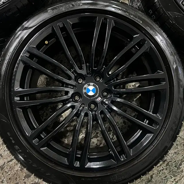 BMW 664M 정품 블랙 19인치 휠타이어 판매