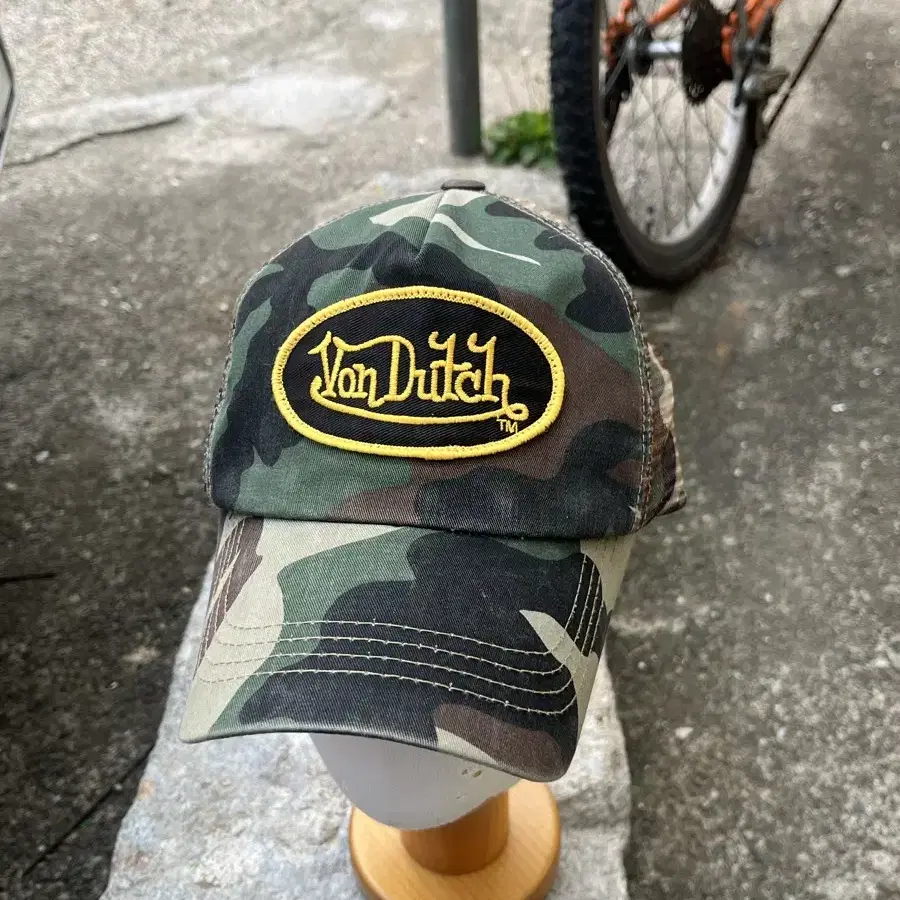 트래비스스캇 본더치 카모 매쉬 볼캡 Von Dutch