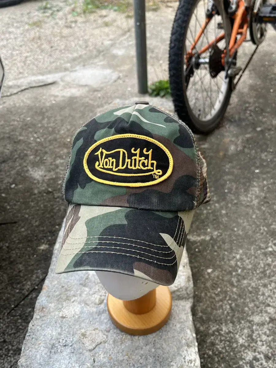 트래비스스캇 본더치 카모 매쉬 볼캡 Von Dutch