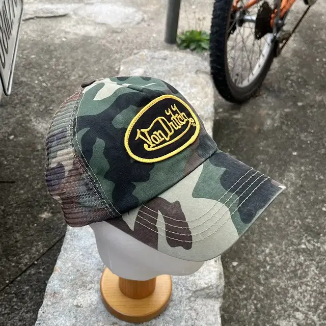 트래비스스캇 본더치 카모 매쉬 볼캡 Von Dutch