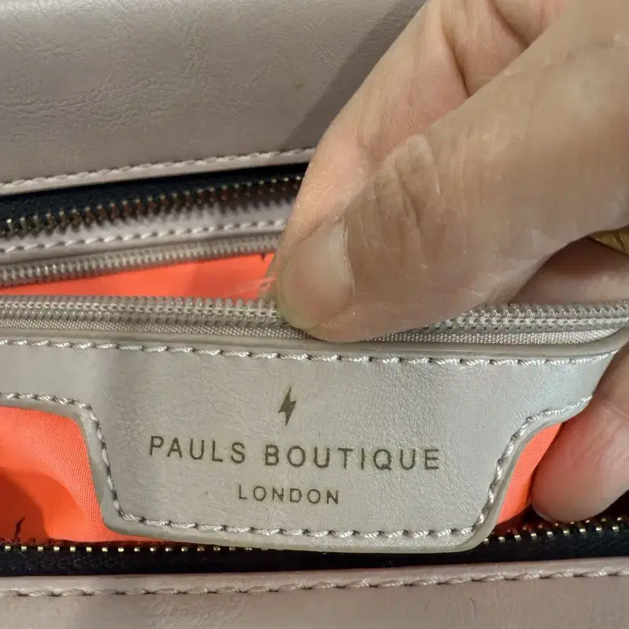 PAULS BOUTIQUE 한쪽손잡이 사용감       싸이즈 :  F