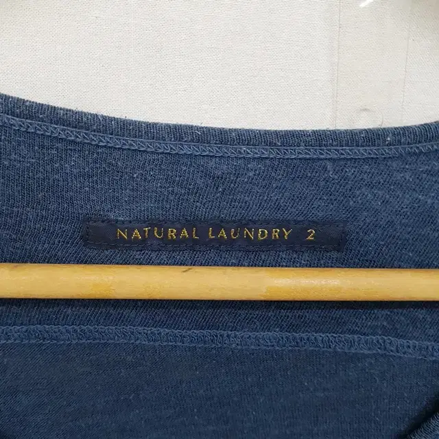 NATURAL LAUNDRY 인디고 티셔츠