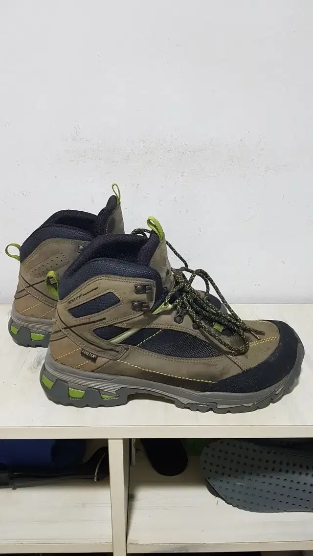 택포 270-275 S급 TREKSTA GORE-TEX 트레킹 중등산화!