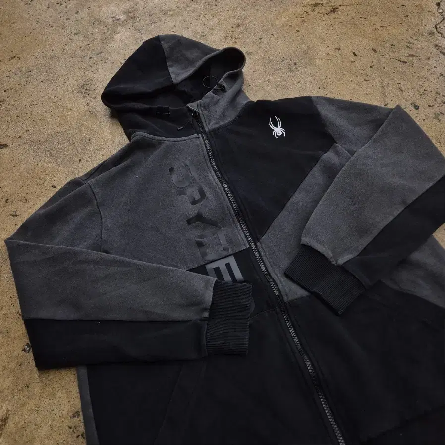 [Genuine/XL] Spider Hood Zip-Up