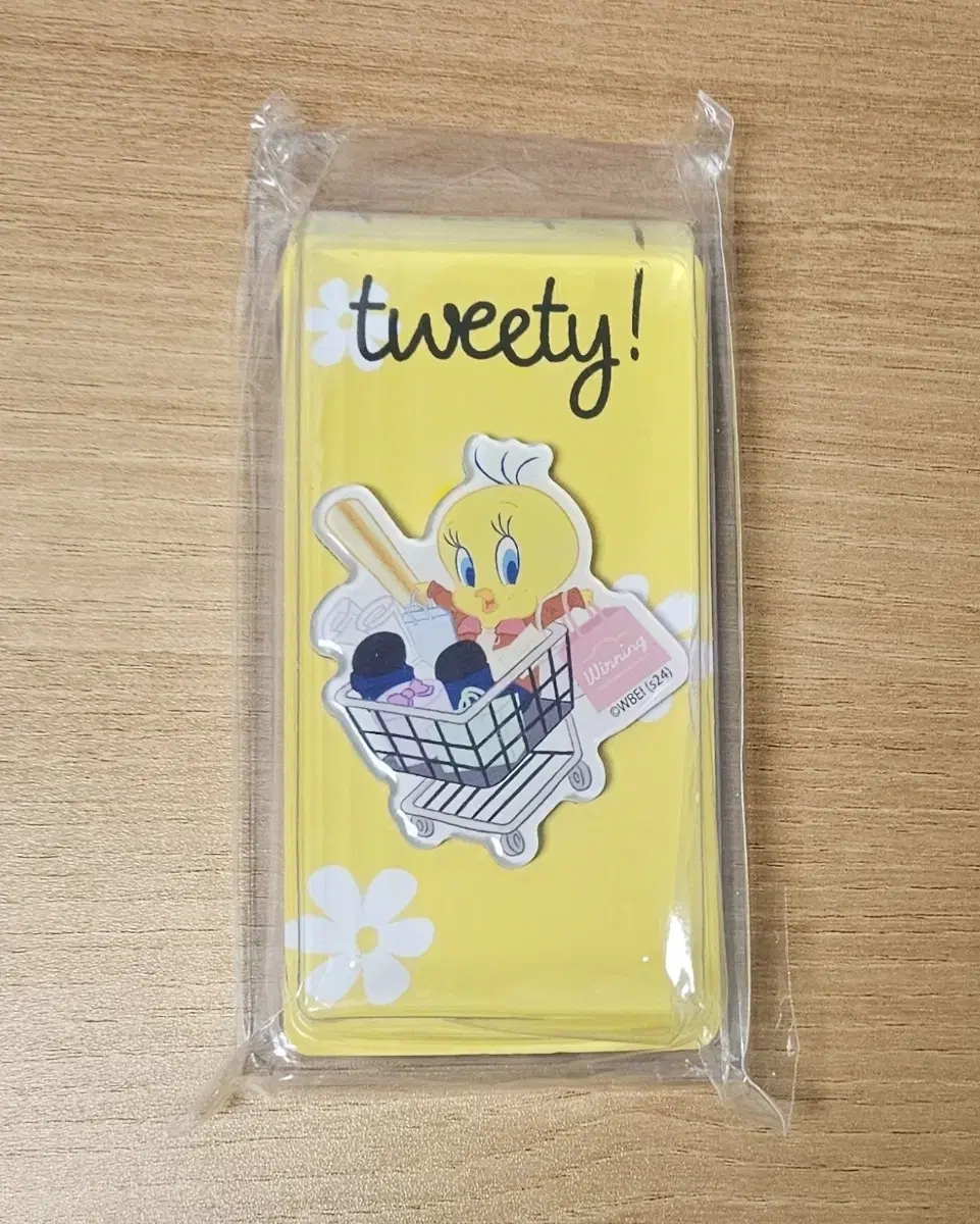 (Unsealed, full price transfer)IU Hulkon Twitty acrylic Magnet