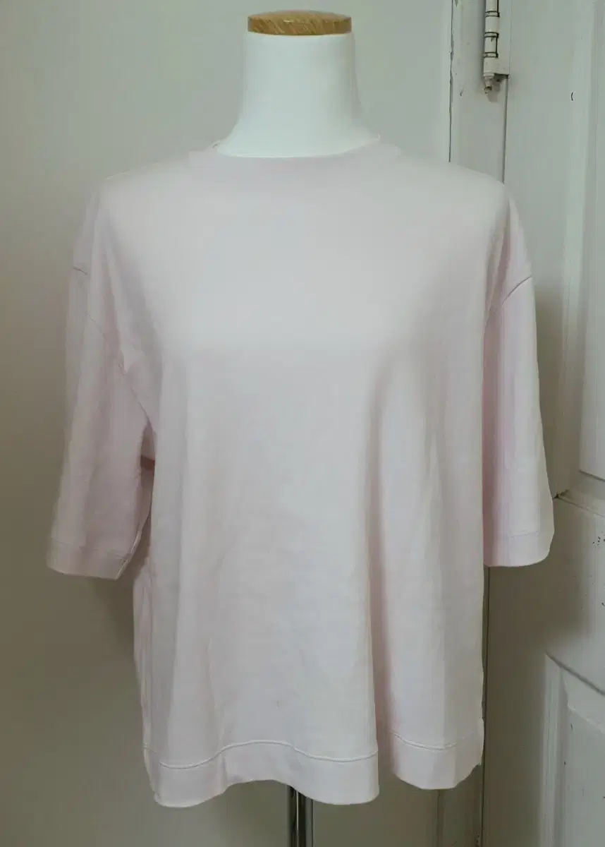 UniqloSoftPinkCrewneckBasicBoxyDailyBasicTee