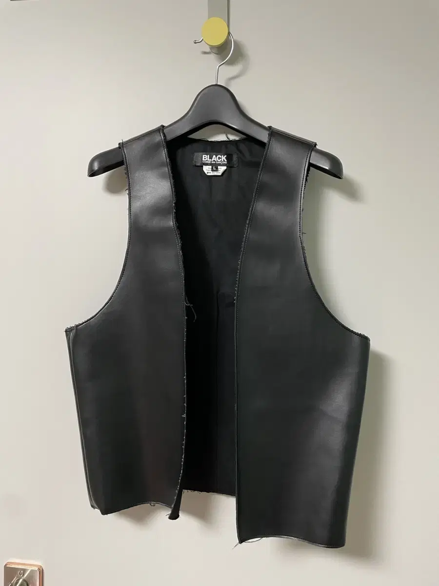 Black Comme des Garçons song faux learher vest L