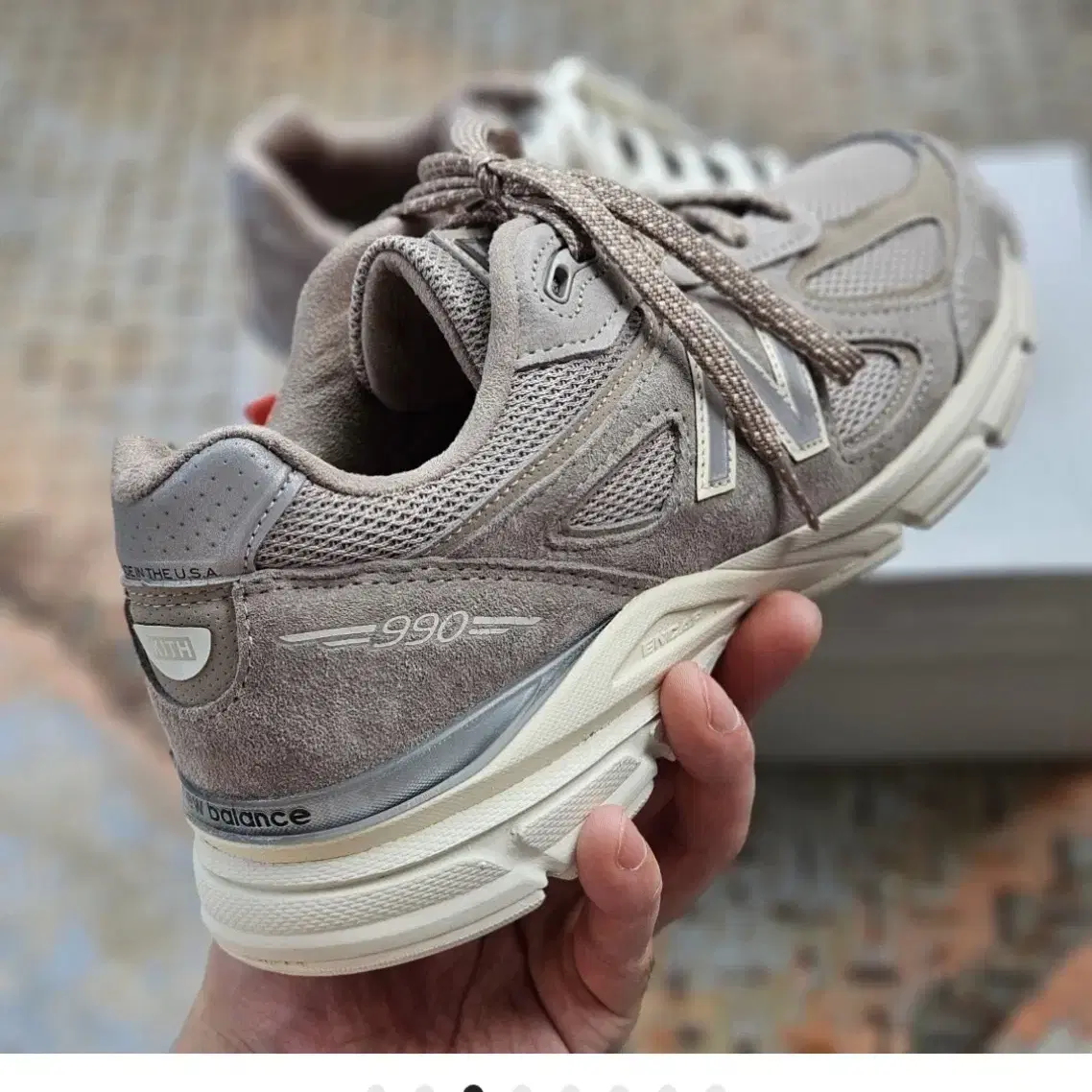 뉴발란스 x KITH 990v4 문락 280