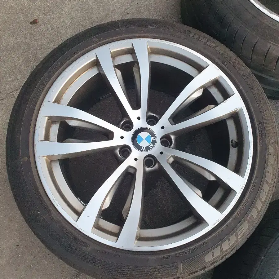 BMW F15 20인치 정품 순정휠타이어 팝니다