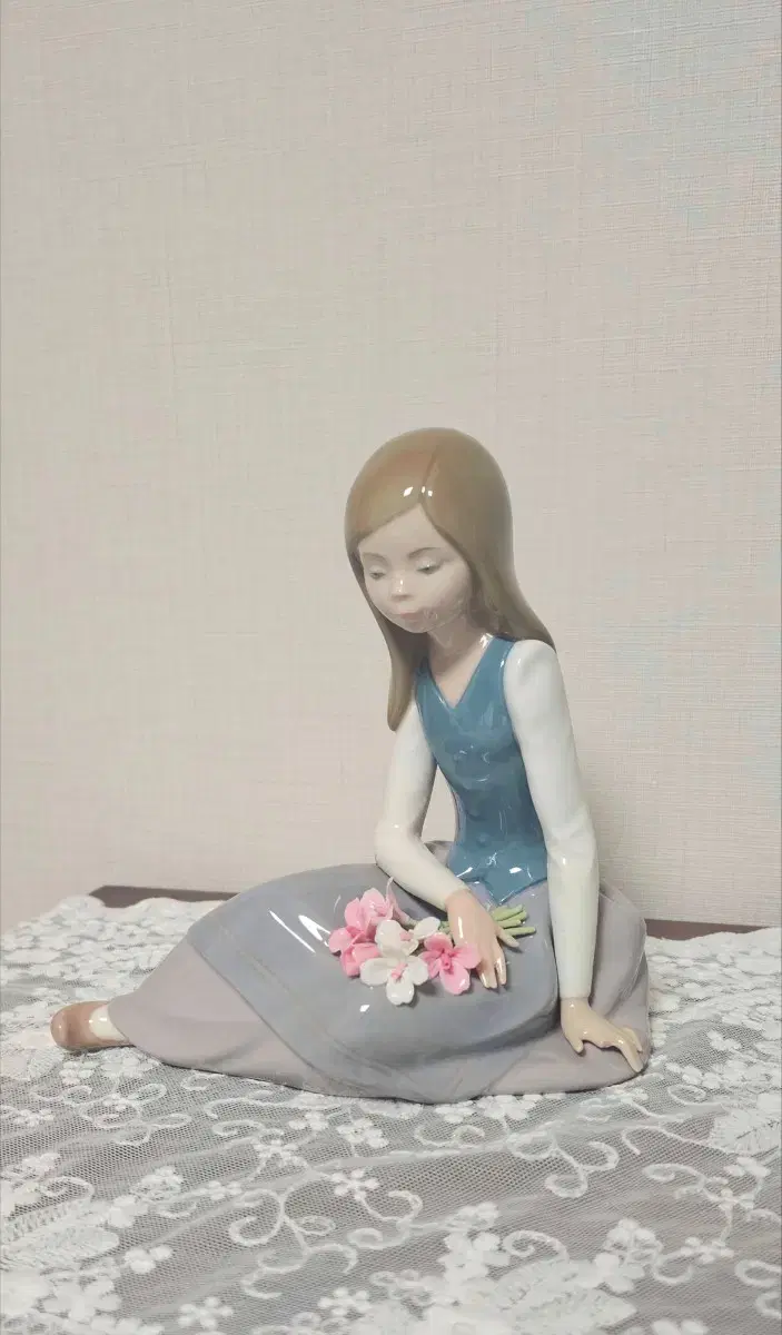 야드로5071 young girl thinking