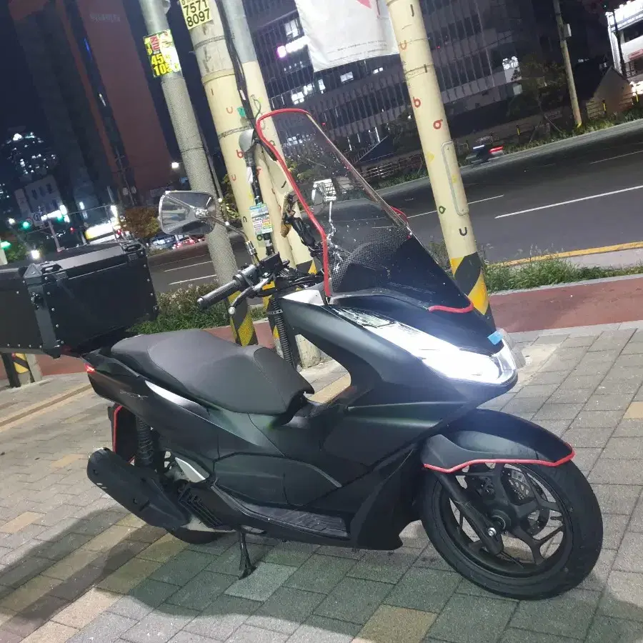 23년식 nmax.pcx  오토바이스쿠터