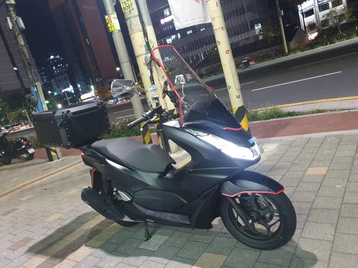 23년식 nmax.pcx  오토바이스쿠터