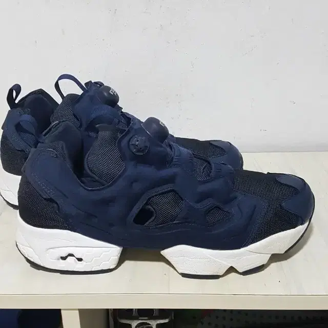 택포 255-260 S급 리복 INSTA-PUMP FURY 초경량 쿠션화