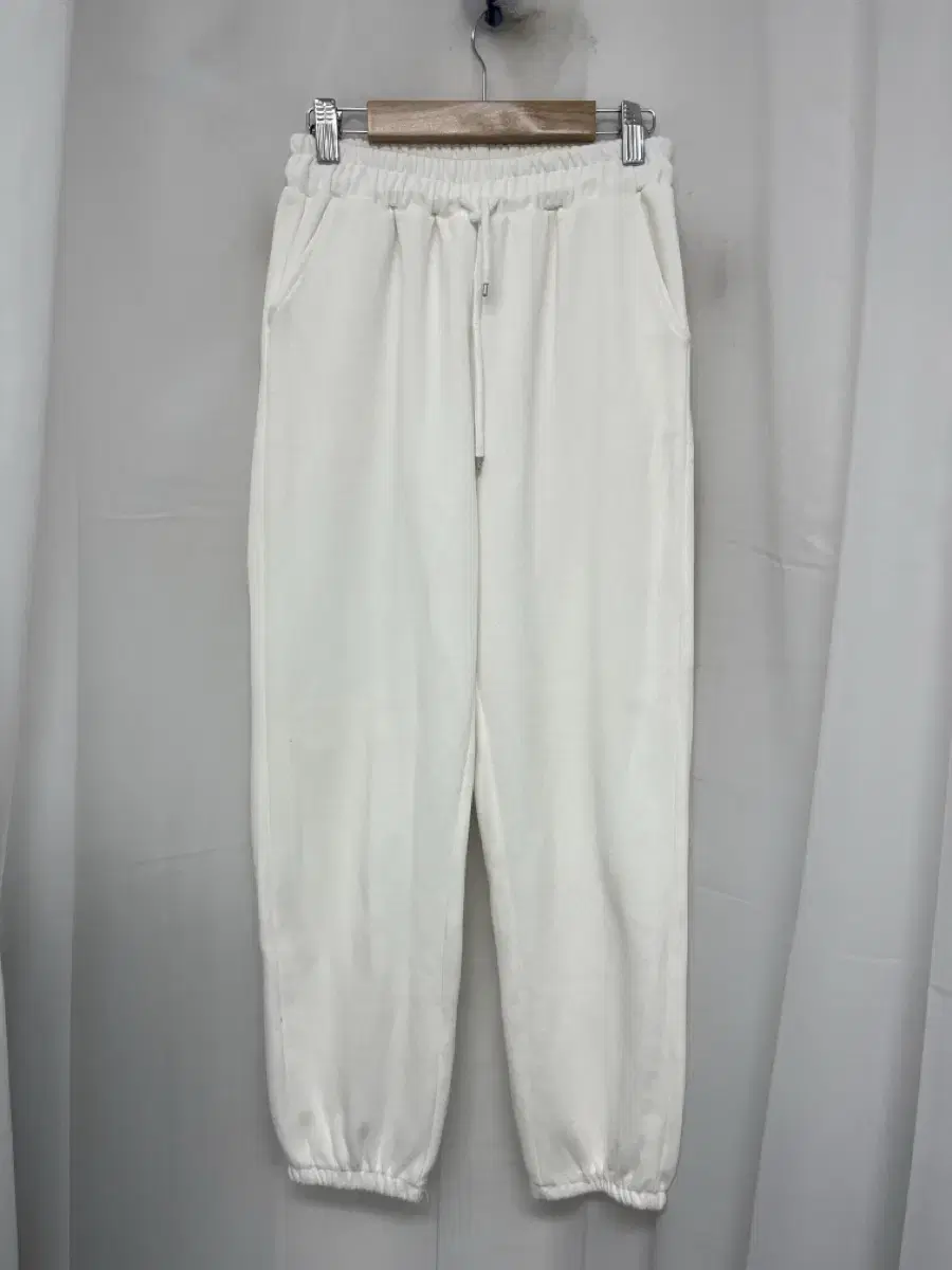 White jogger pants