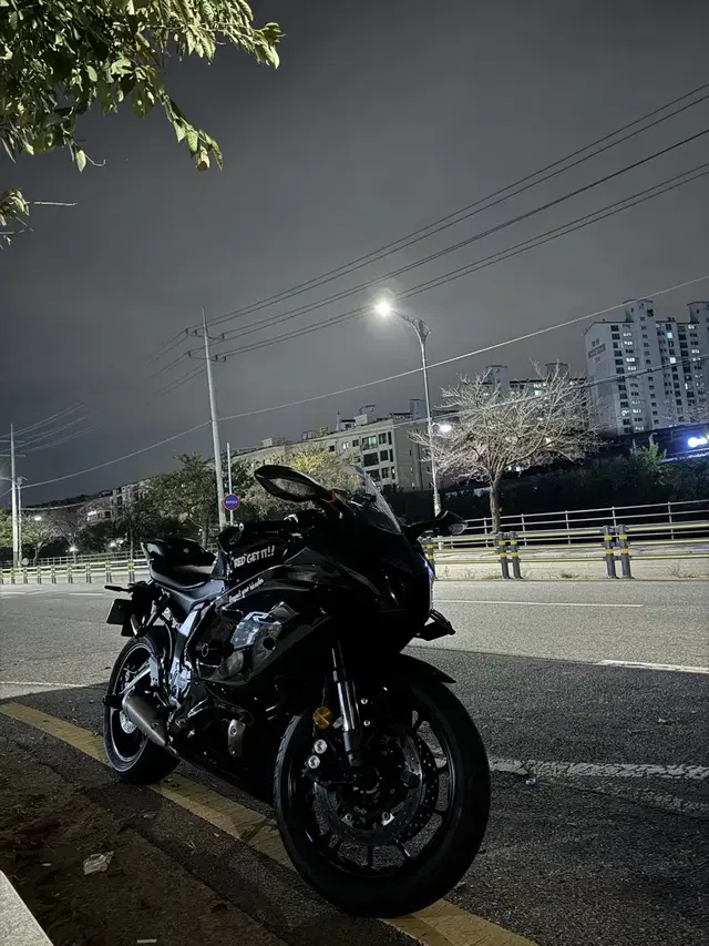 Yzfr7 r7착한가격에 6500키로짧은키로수 최상컨디션인매물 대려가세요