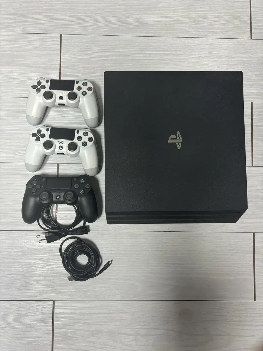 PS4 Pro 1테라 + 듀얼쇼크