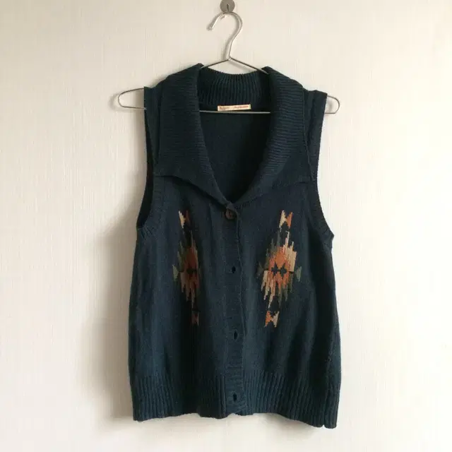 Navaho point knit vest