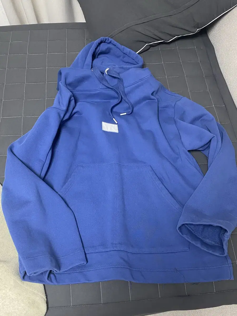 Aklisse hoodie (M) for sale!