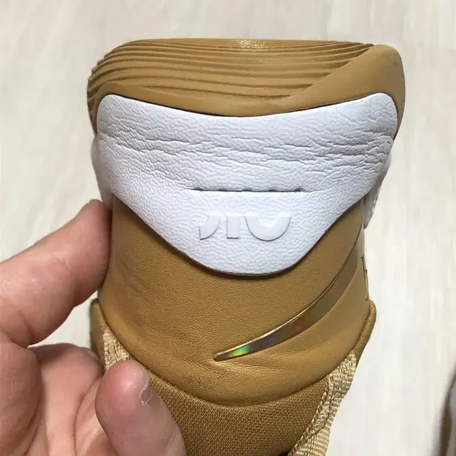 Nike PG 5 EP Metallic Gold 나이키 폴조지 농구화