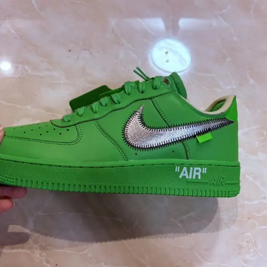 OFF-WHITE x Air Force 1 그린 콜라보레이션 순정 버전