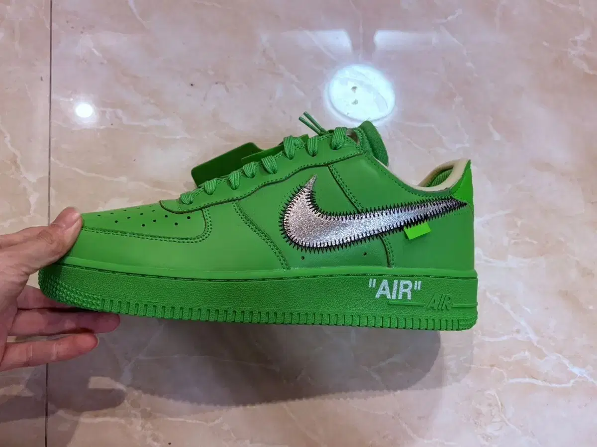 OFF-WHITE x Air Force 1 그린 콜라보레이션 순정 버전