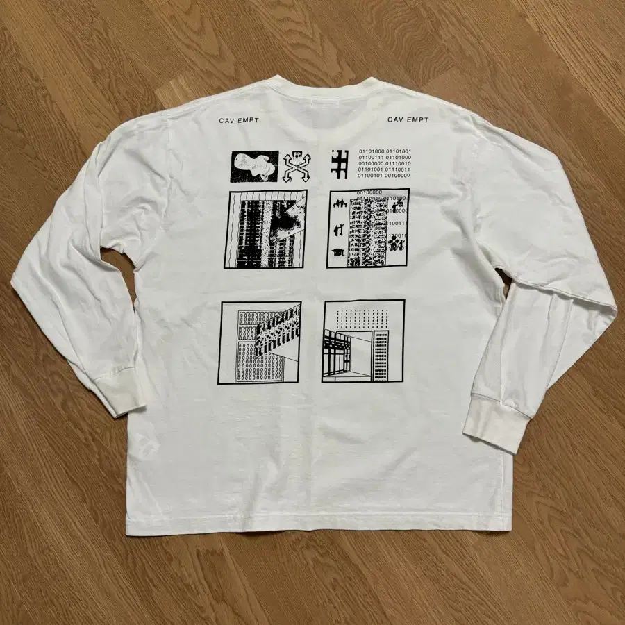 CAV EMPT 롱 슬리브 판매합니다