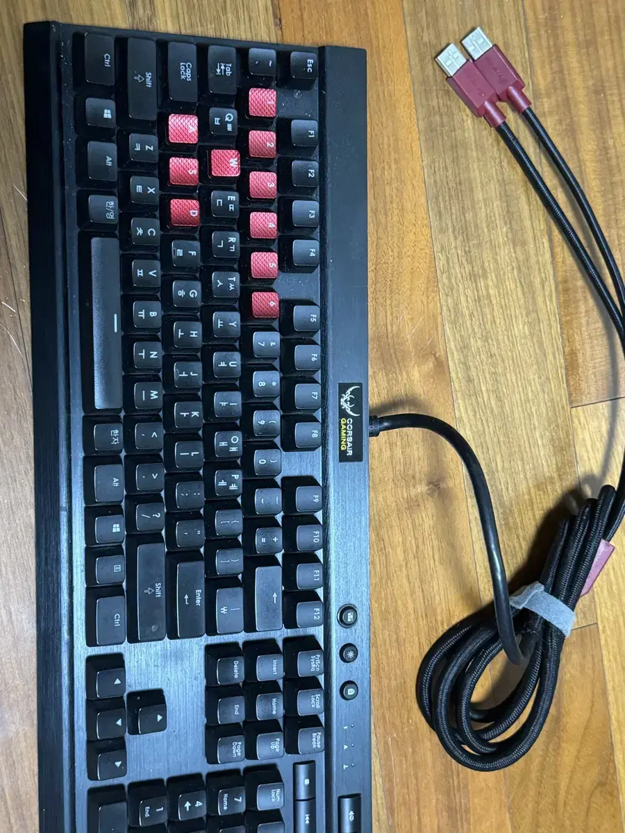 Corsair k70 gaming keyboard 팔아요~