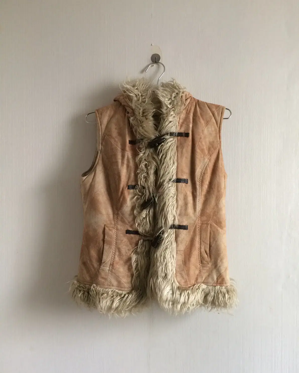 Fake fur trimming hood vest