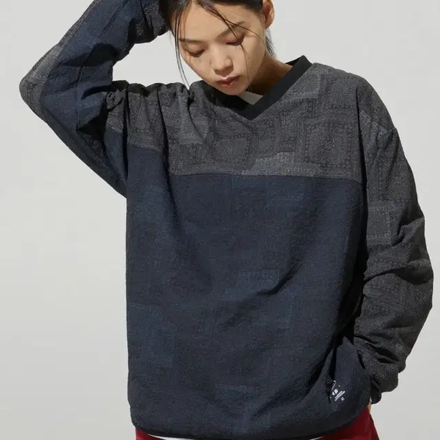 브라운브레스 STRIVE PAISLEY CREWNECK NAVY