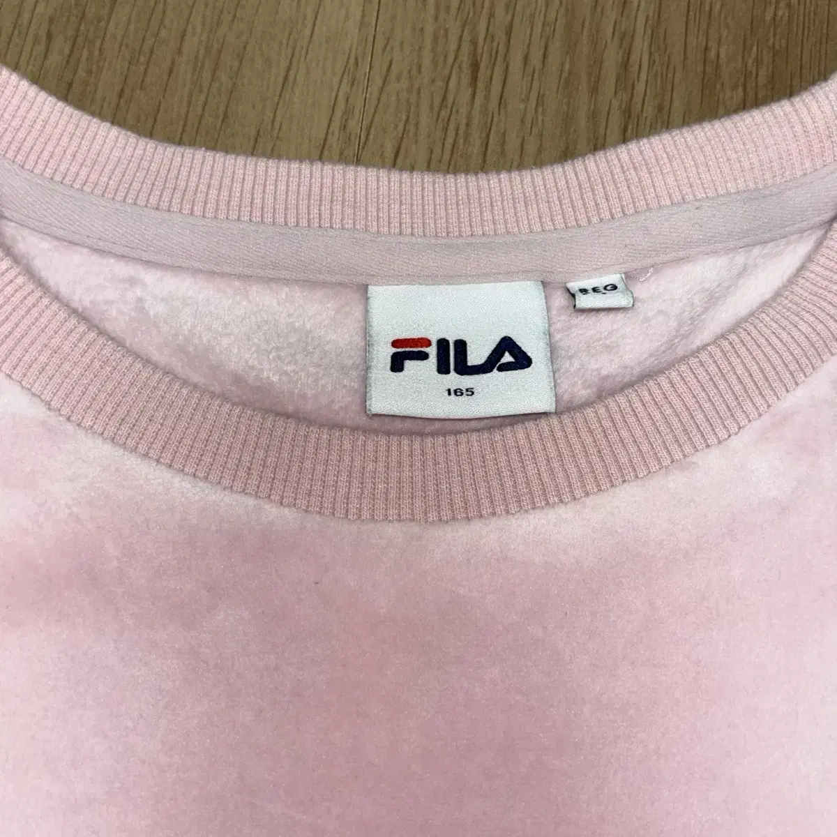 휠라 FILA 벨벳 맨투맨 판매합니다