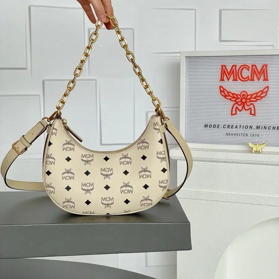 엠씨엠 MCM 호보백