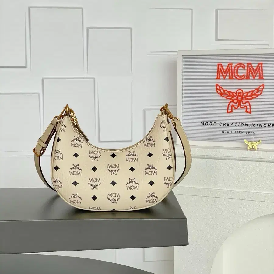 엠씨엠 MCM 호보백