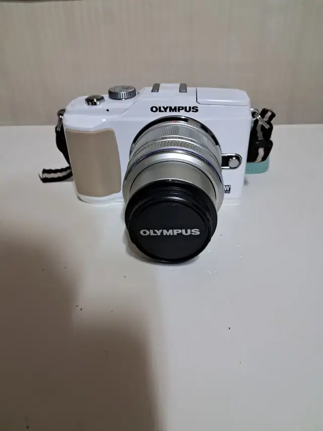 OLYMPUS E-PL2 CAMERA