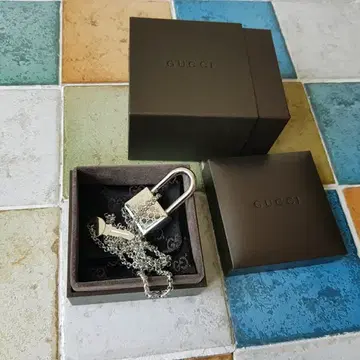 グッチ シーマパッドロックネックレス