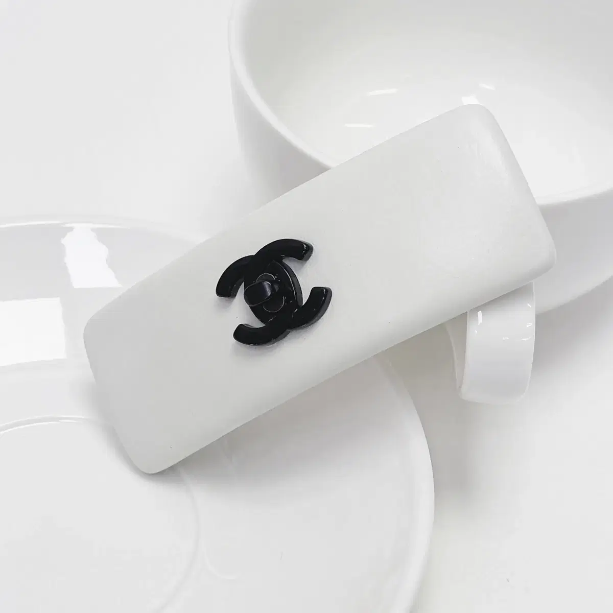 Chanel Black CC Logo White Leather Hairpin Headband 4VCHA17991