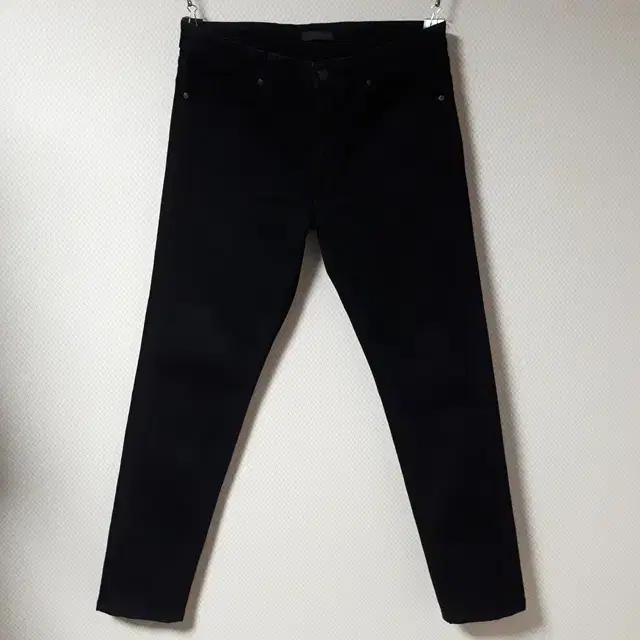 33/Uniqlo Black Skinny Fit Jeans/33-331