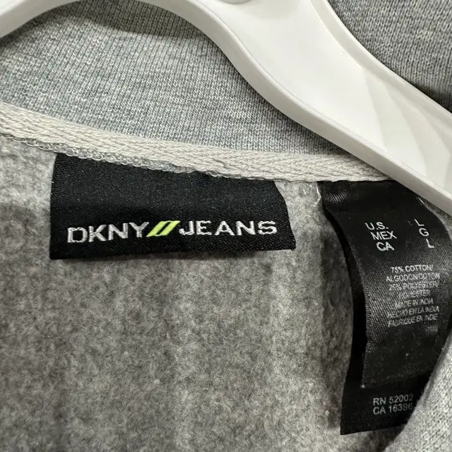 DKNY 빅로고 반집업 맨투맨 XL.