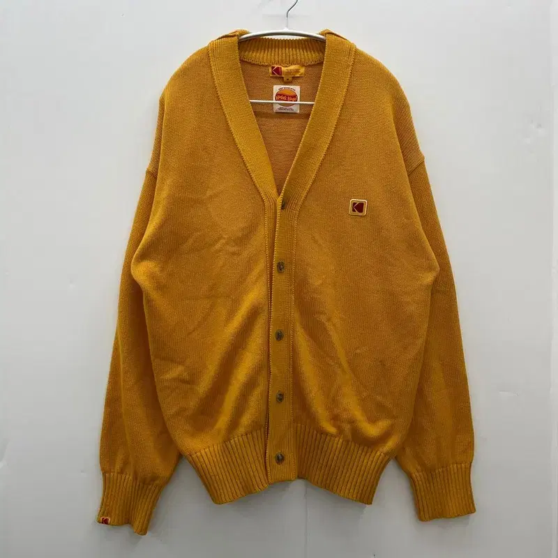 Medium Kodak Overfit Cardigan New in excellent condition Shared gaeul cardigan