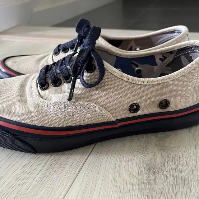 반스볼트X나이젤카본 어센틱 US9 270 vans vault