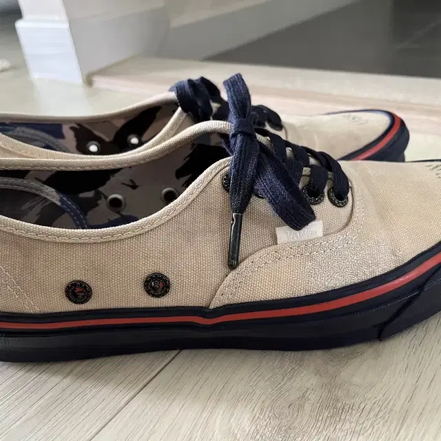 반스볼트X나이젤카본 어센틱 US9 270 vans vault