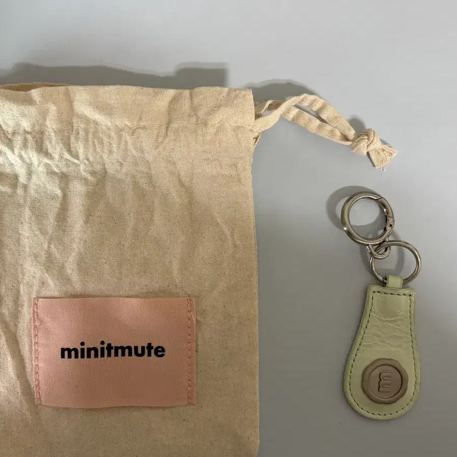 미닛뮤트 실버 로고 키링 M SILVER LOGO KEYRING