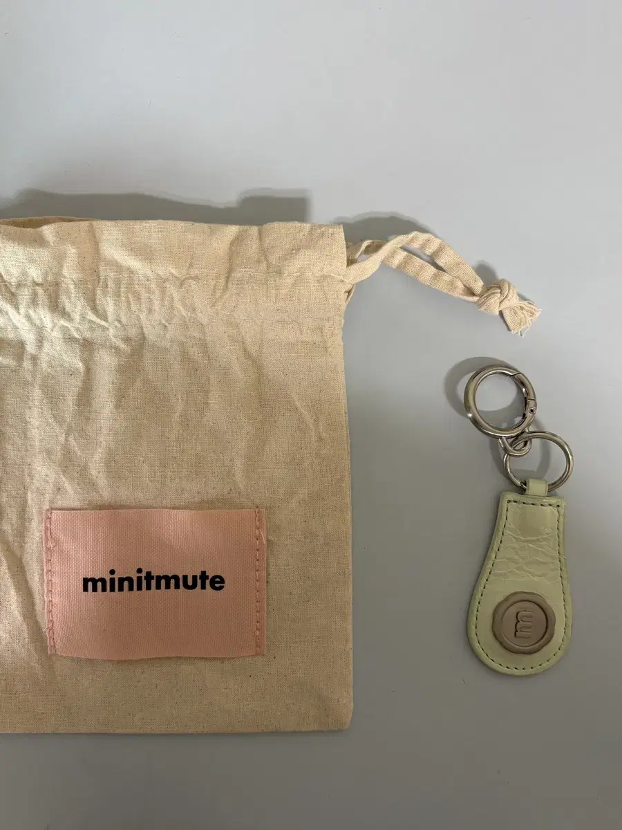 미닛뮤트 실버 로고 키링 M SILVER LOGO KEYRING