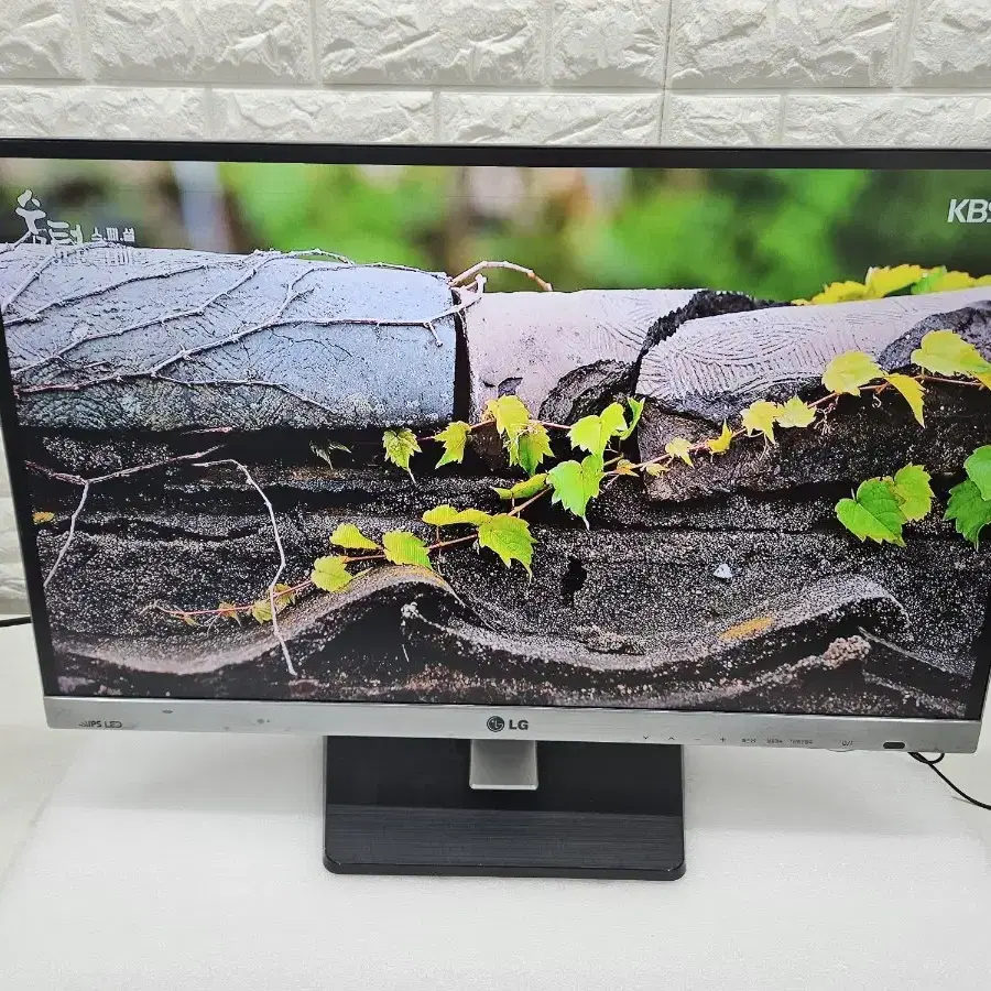 LG 27인치 LED TV 모니터 입니다