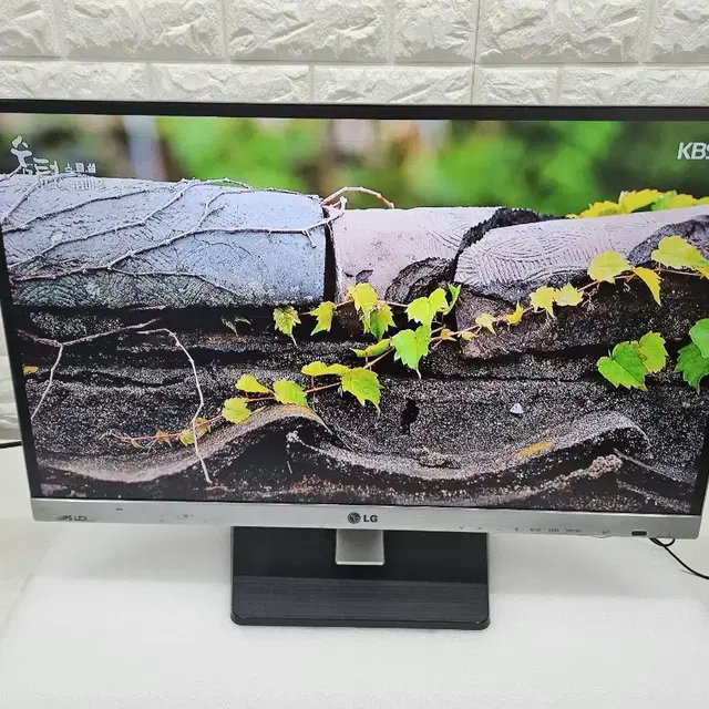 LG 27인치 LED TV 모니터 입니다