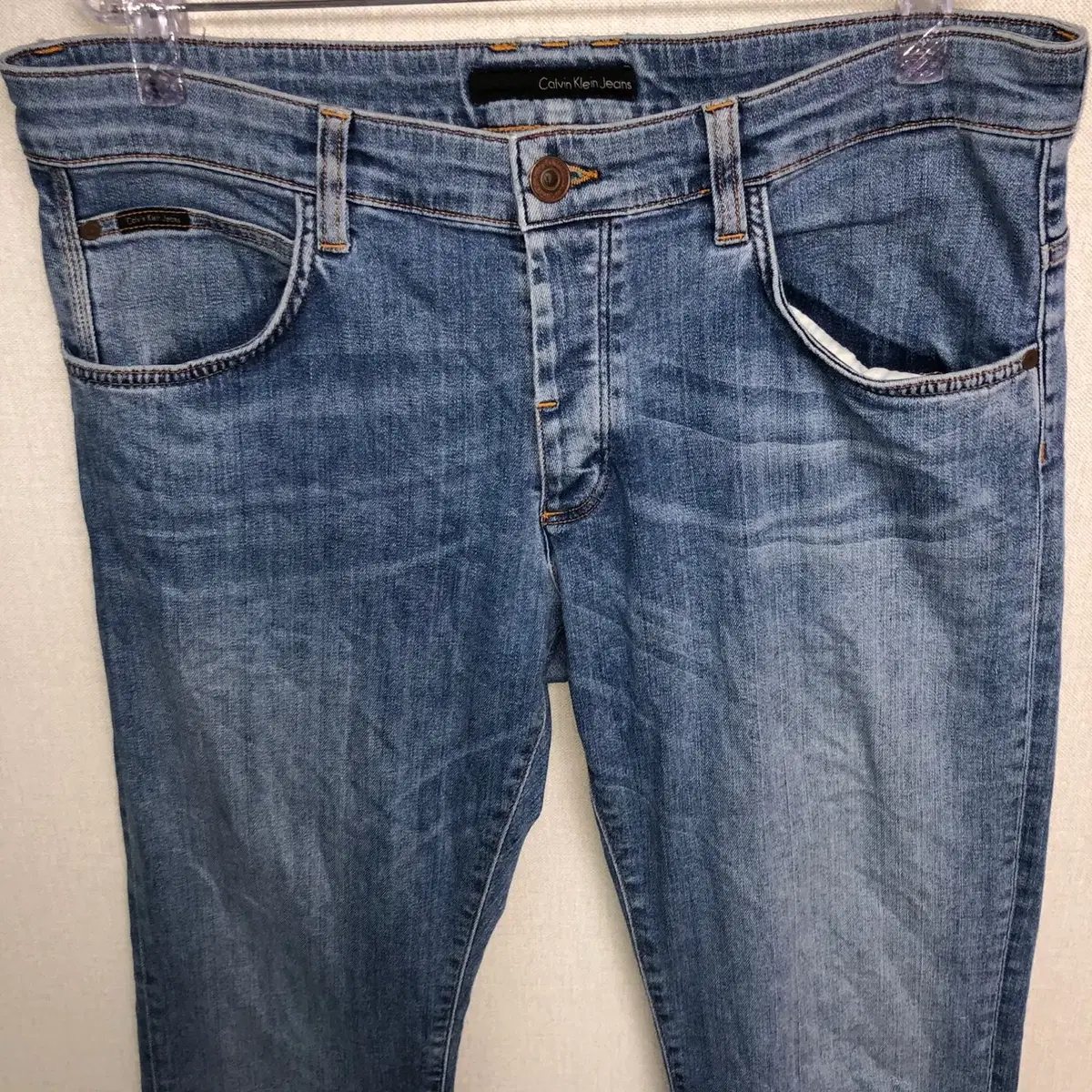 Calvin Klein Jeans 레귤러핏 데님 팬츠 (W34)