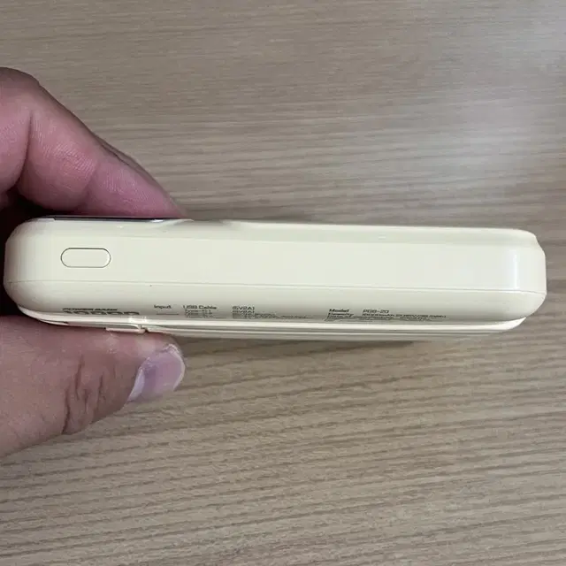 팬톤 보조배터리 사용감 있음 10000mAh