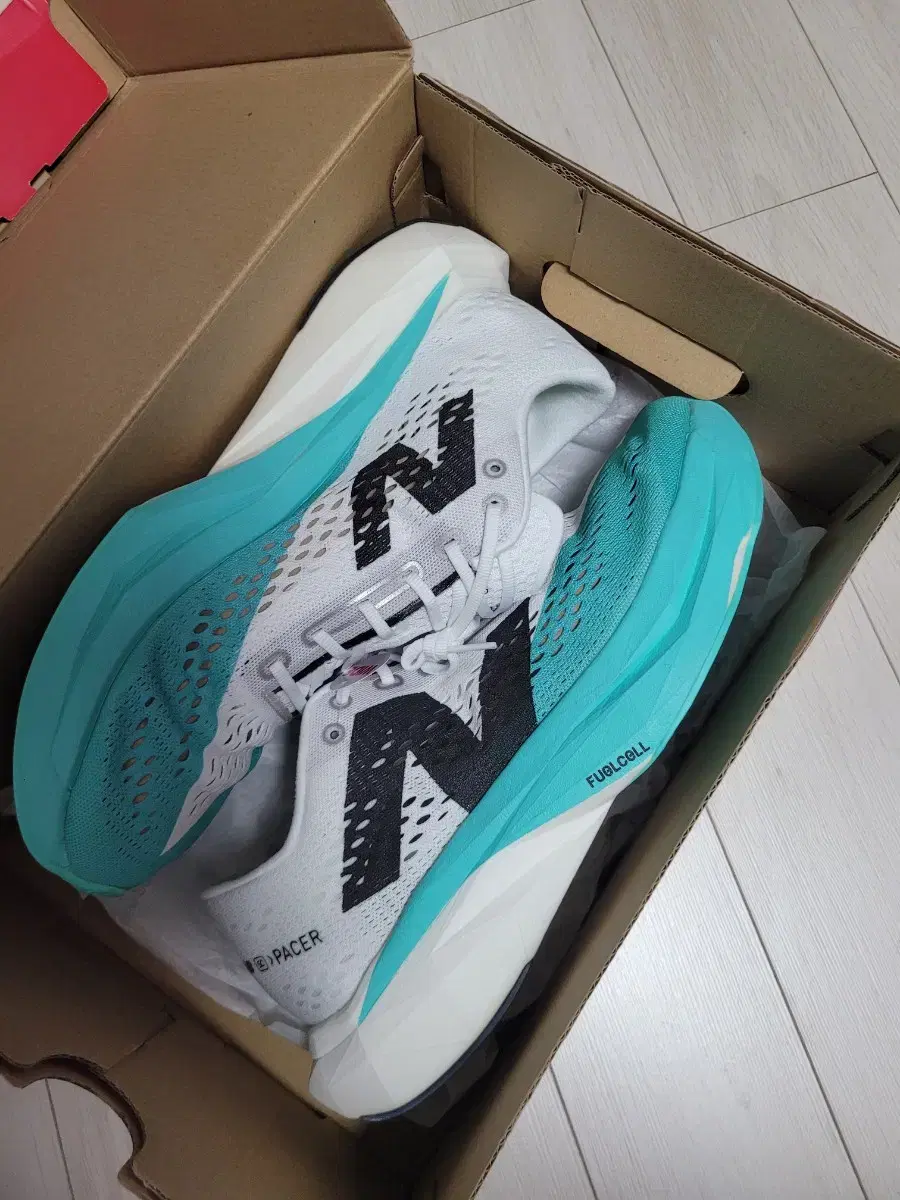 뉴발란스 퓨어셀 페이서 New Balance Fuelcell pacer