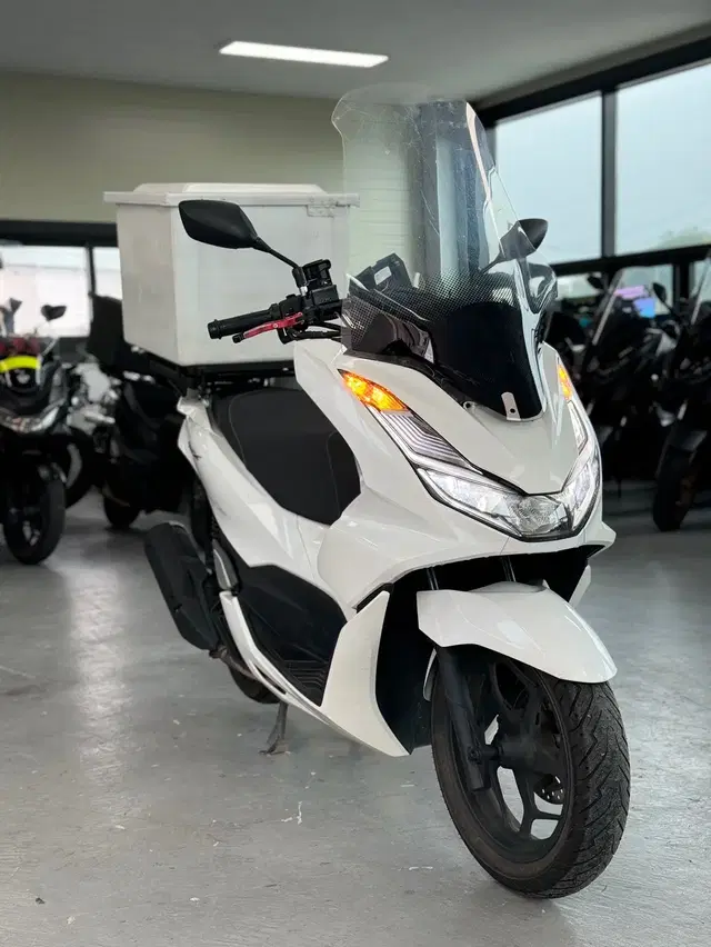 21년식 혼다 PCX125 3만KM 깔끔한 차량 판매합니다.