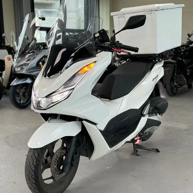 21년식 혼다 PCX125 3만KM 깔끔한 차량 판매합니다.