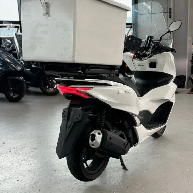 21년식 혼다 PCX125 3만KM 깔끔한 차량 판매합니다.